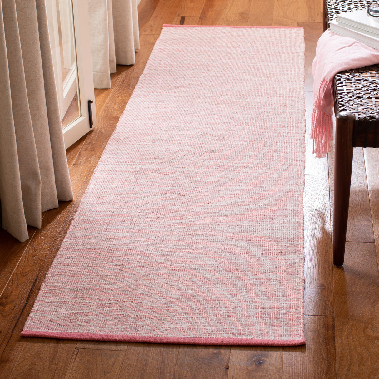 Safavieh Montauk Mtk250U Pink/Fuchsia Rugs.