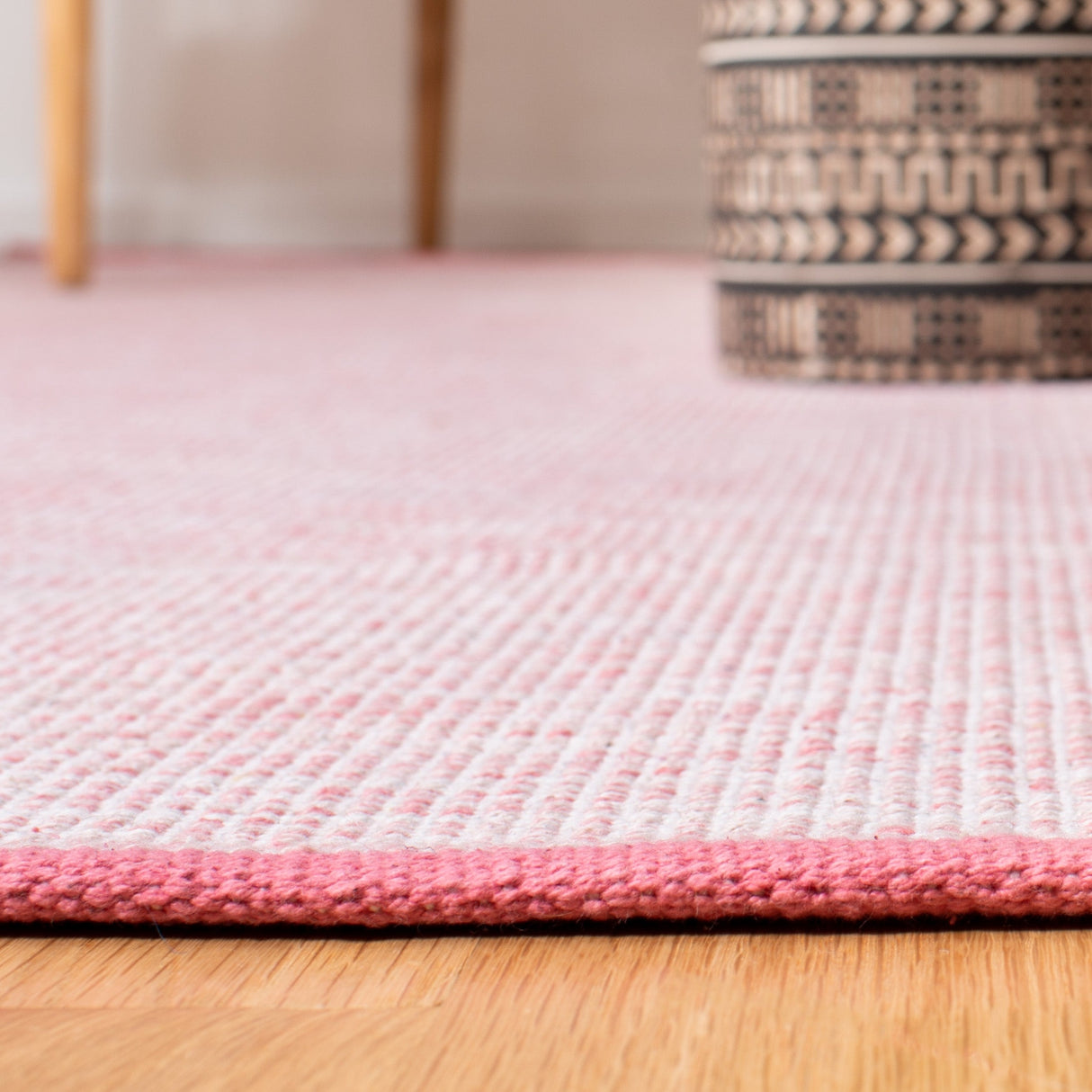 Safavieh Montauk Mtk250U Pink/Fuchsia Rugs.