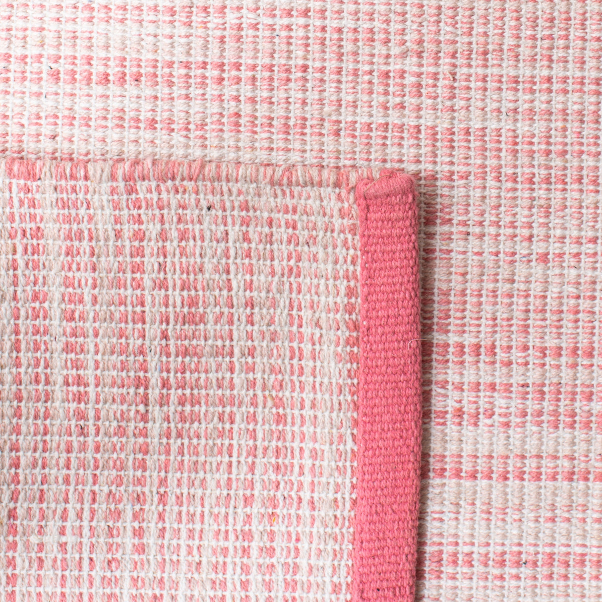 Safavieh Montauk Mtk250U Pink/Fuchsia Rugs.
