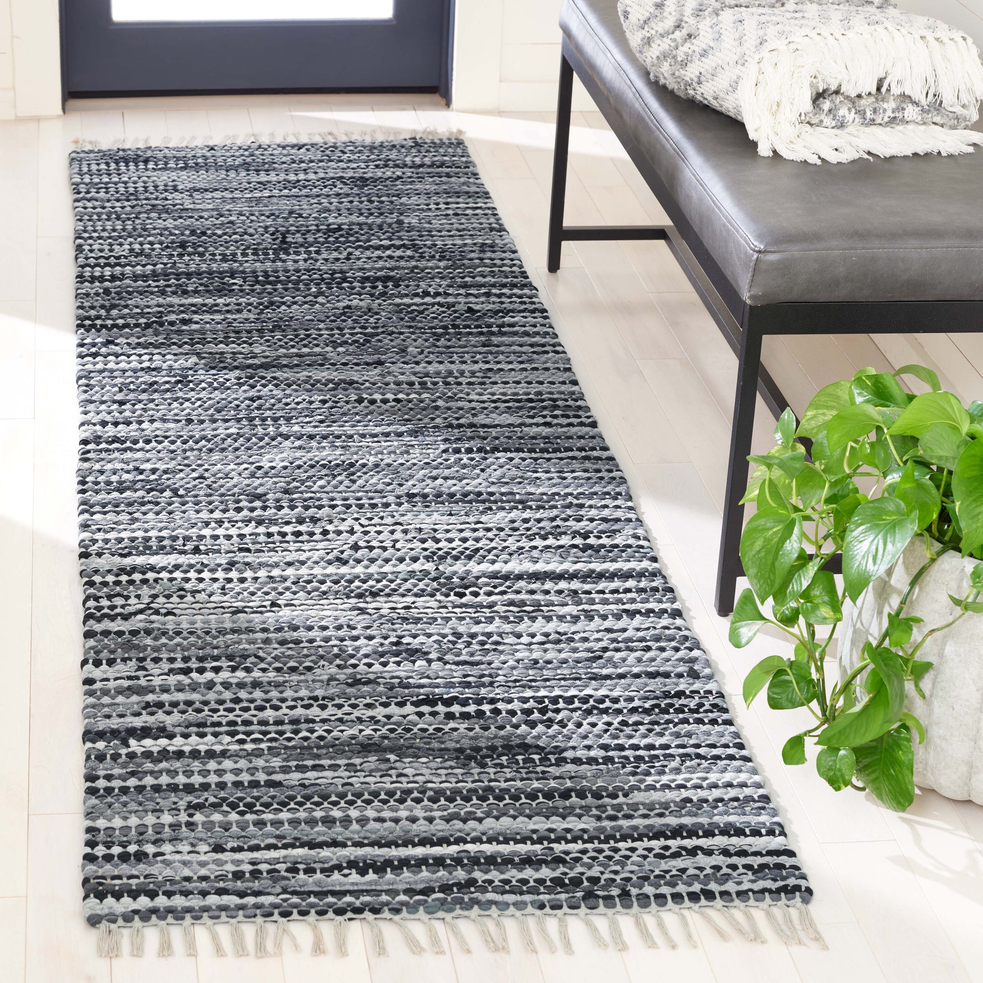 Safavieh Montauk Mtk251F Grey/Black Area Rug