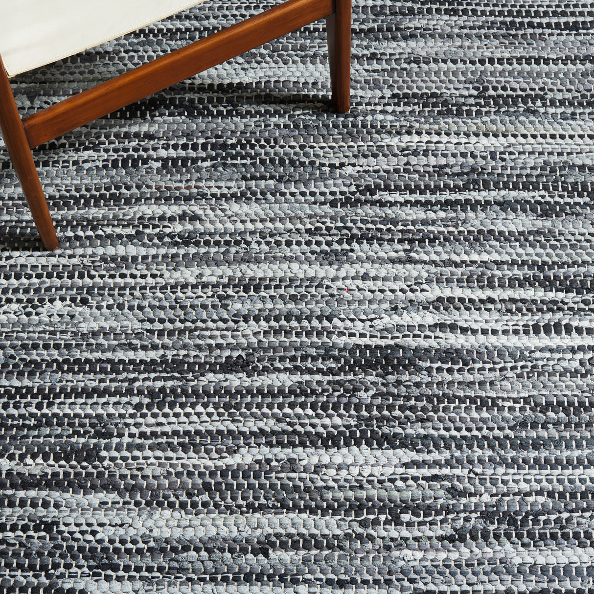 Safavieh Montauk Mtk251F Grey/Black Rugs.