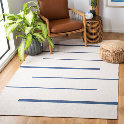 Safavieh Montauk Mtk311M Ivory/Navy Area Rug