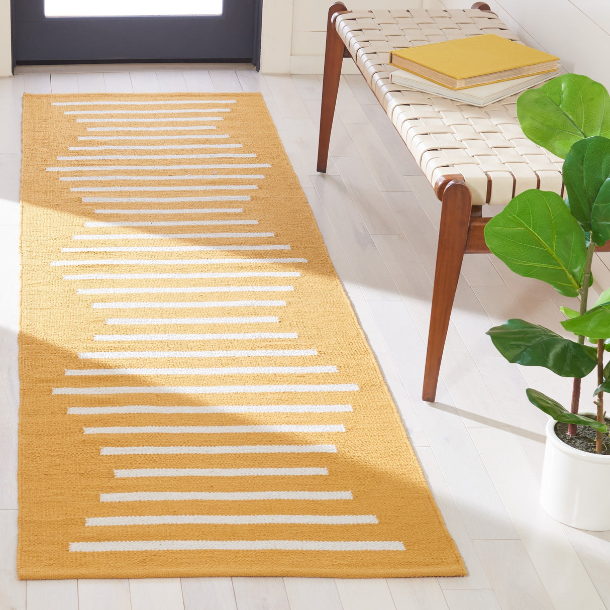Safavieh Montauk Mtk313D Gold/Ivory Rugs.