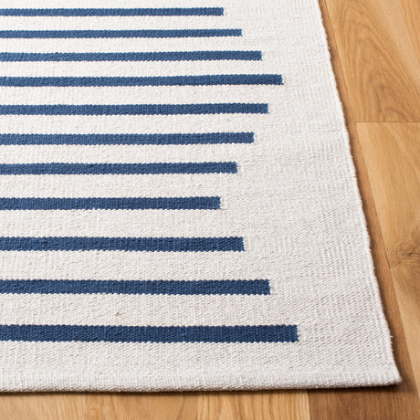 Safavieh Montauk Mtk313M Ivory/Navy Area Rug