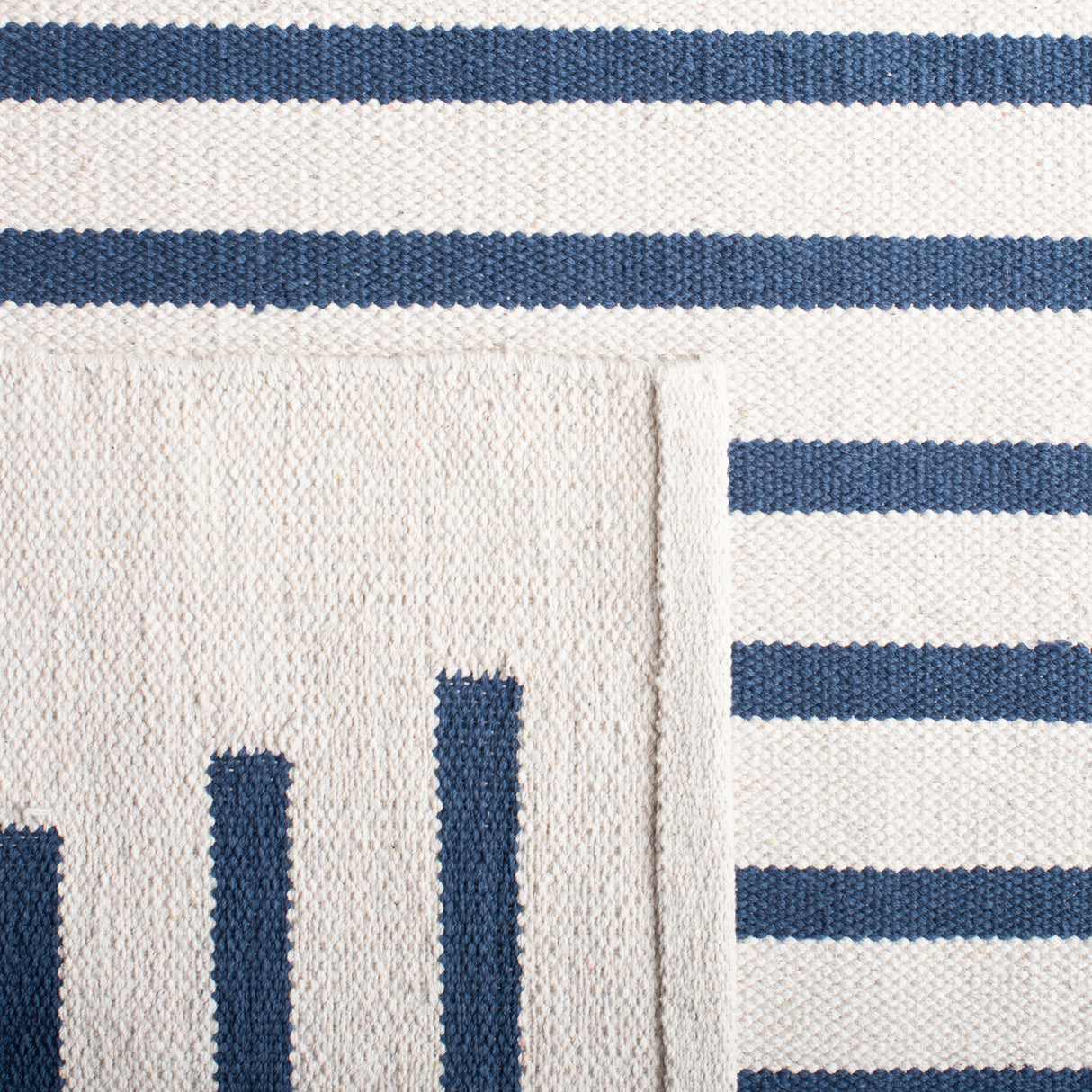 Safavieh Montauk Mtk313M Ivory/Navy Rugs.