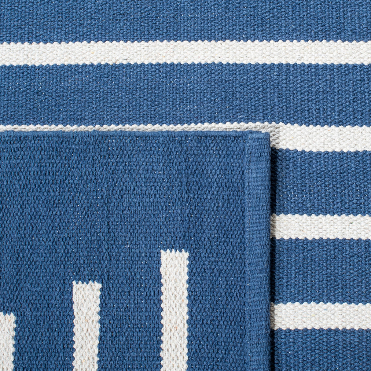Safavieh Montauk Mtk313N Navy/Ivory Rugs.