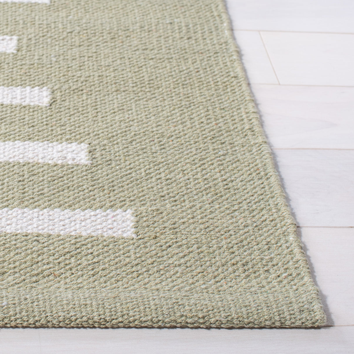 Safavieh Montauk Mtk313W Light Green/Ivory Rugs.