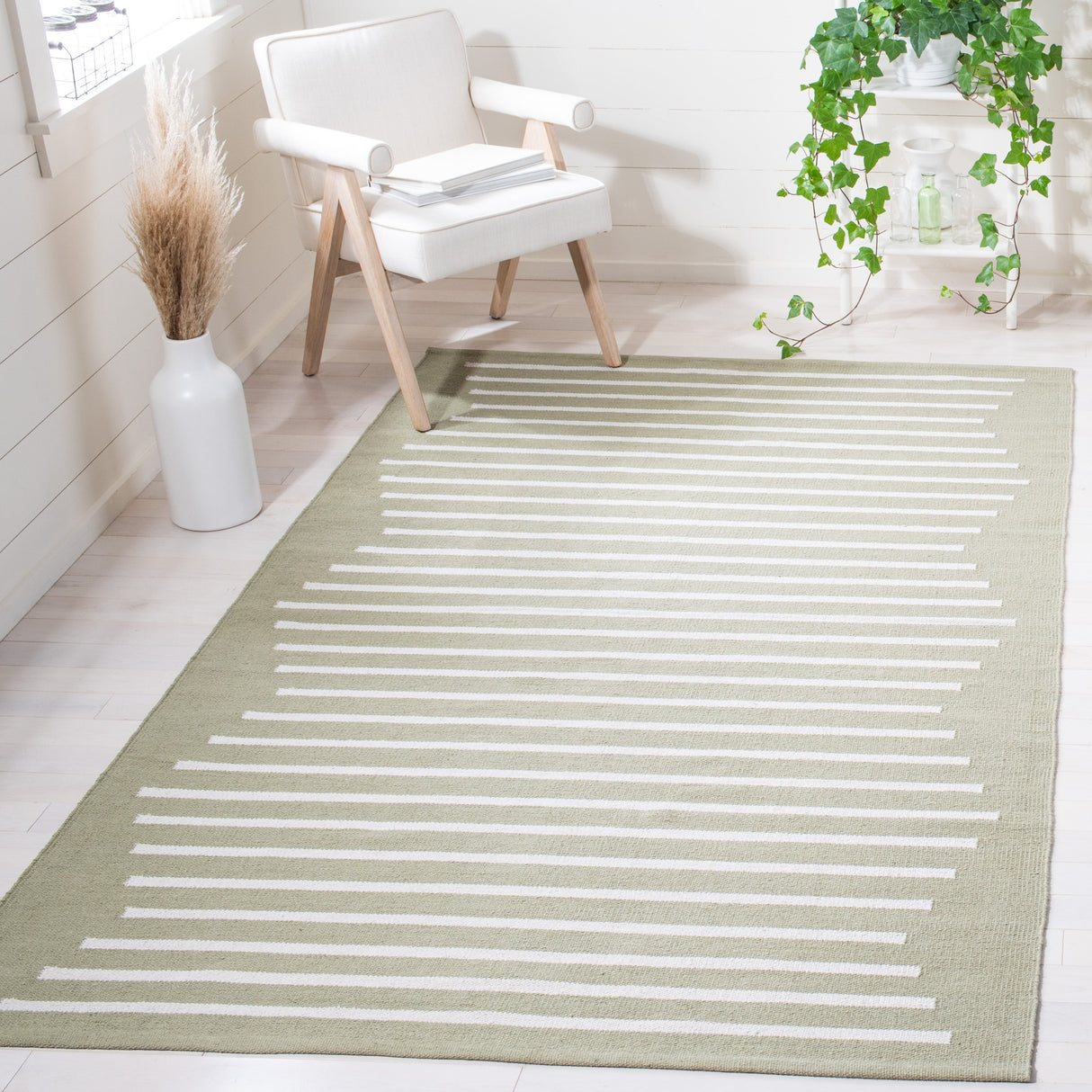 Safavieh Montauk Mtk313W Light Green/Ivory Rugs.