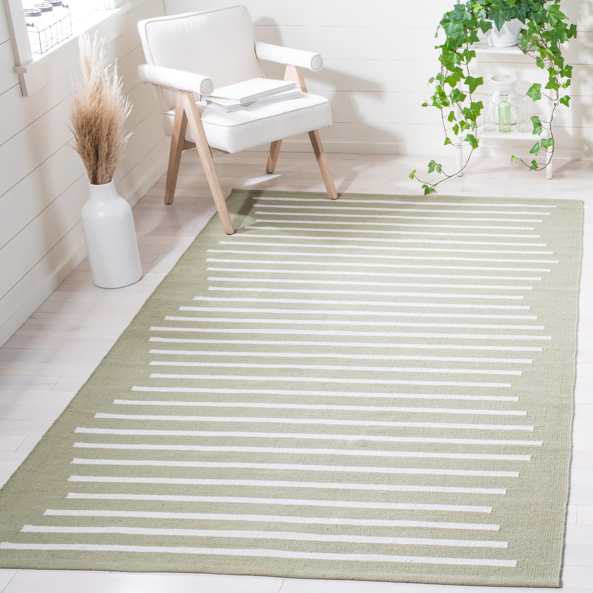 Safavieh Montauk Mtk313W Light Green/Ivory Area Rug