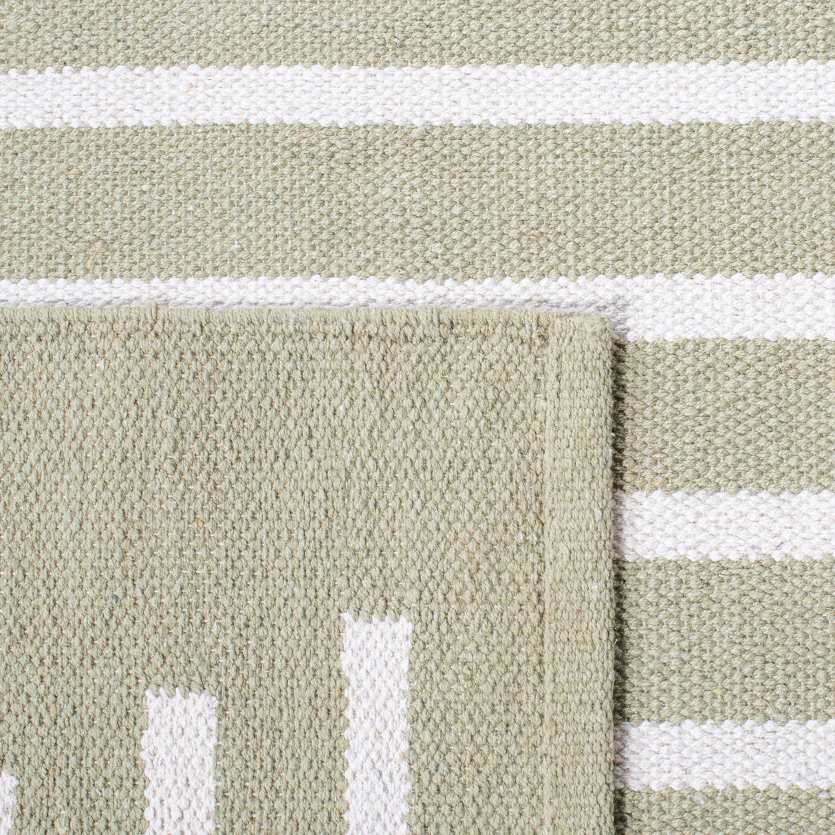 Safavieh Montauk Mtk313W Light Green/Ivory Rugs.