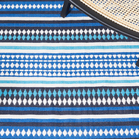 Safavieh Montauk Mtk451M Blue/Ivory Rug.