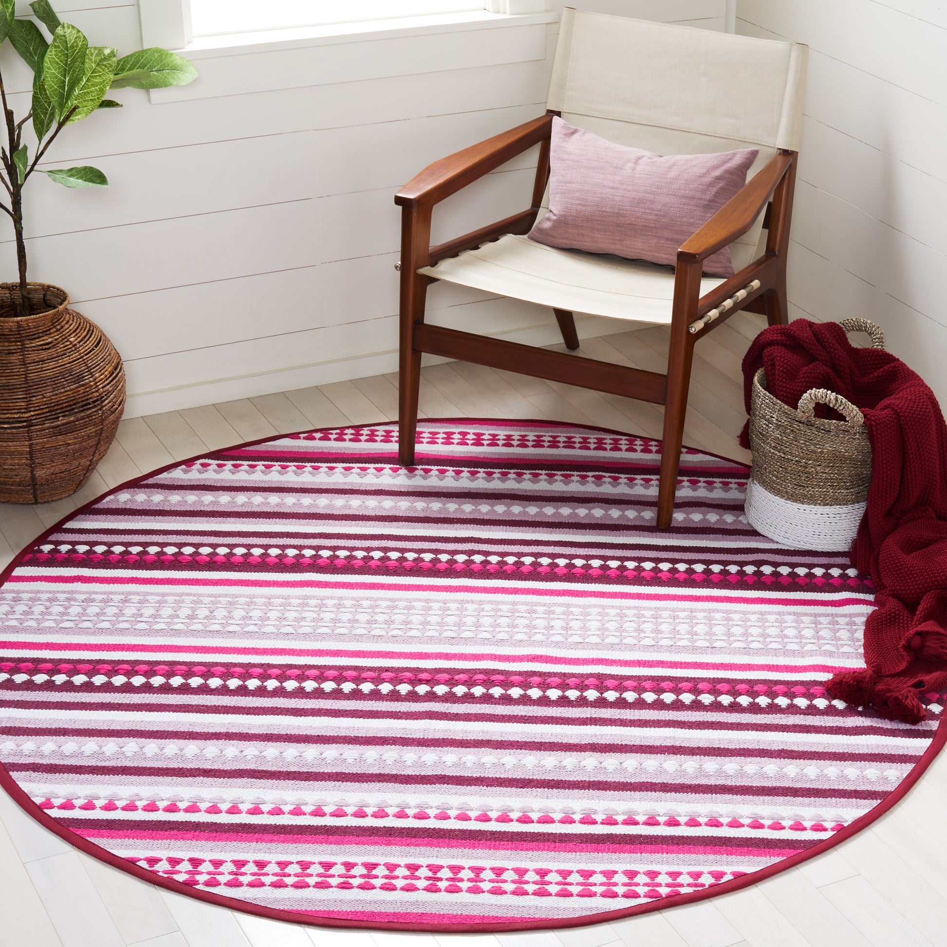 Safavieh Montauk Mtk451R Pink/Ivory Area Rug