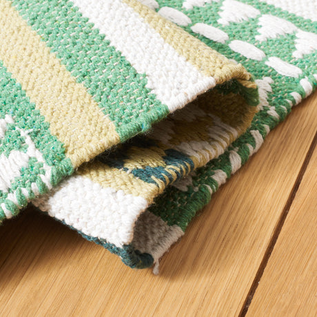 Safavieh Montauk Mtk451Y Green/Ivory Rug.