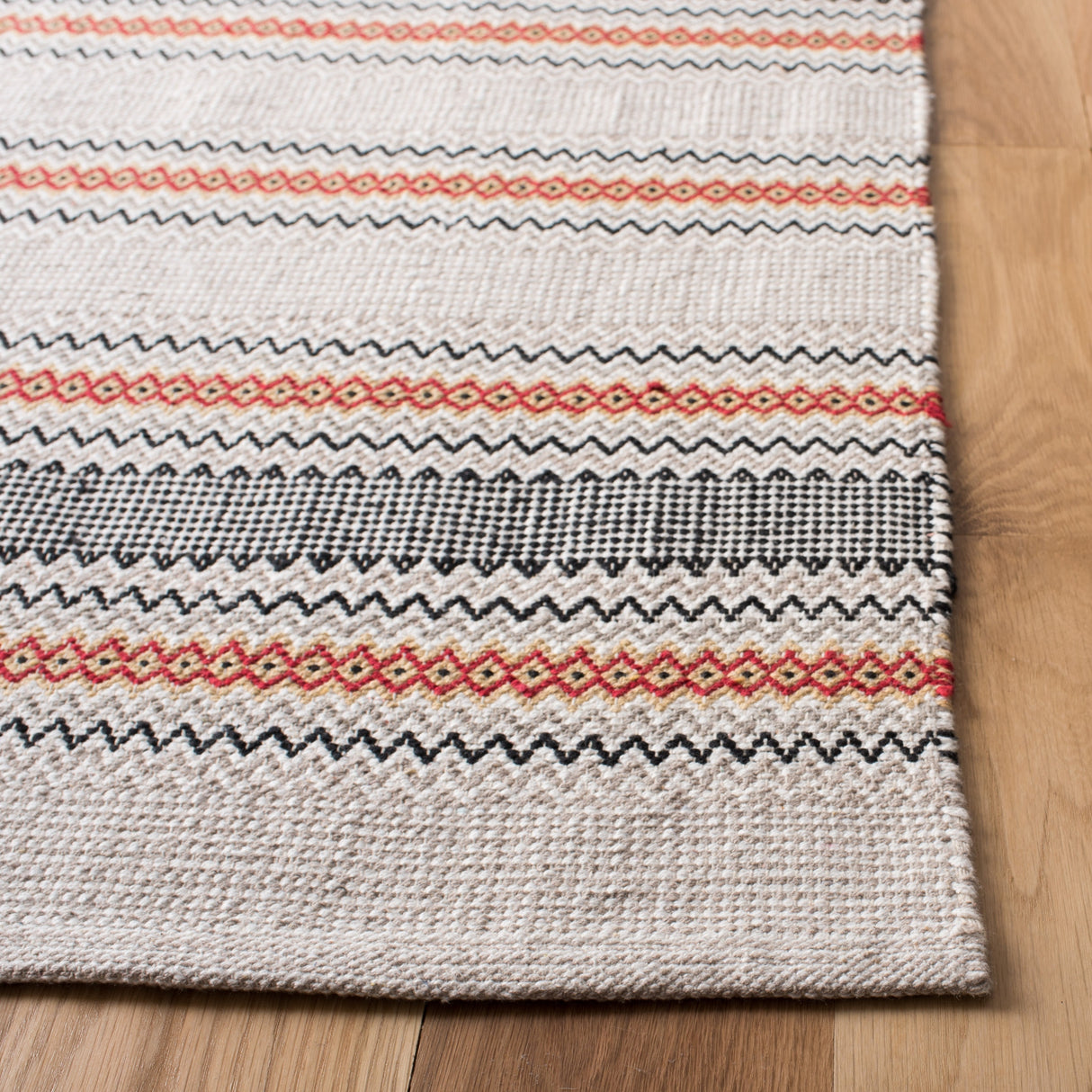 Safavieh Montauk Mtk536Q Red/Beige Rugs.