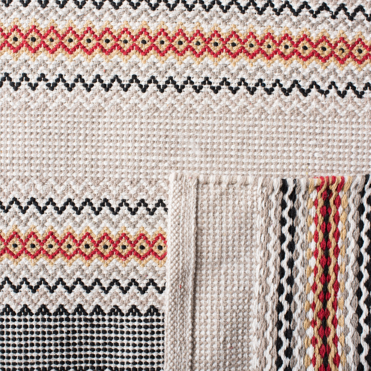 Safavieh Montauk Mtk536Q Red/Beige Rugs.