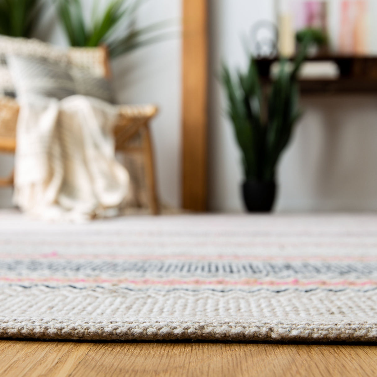 Safavieh Montauk Mtk536U Pink/Beige Rugs.