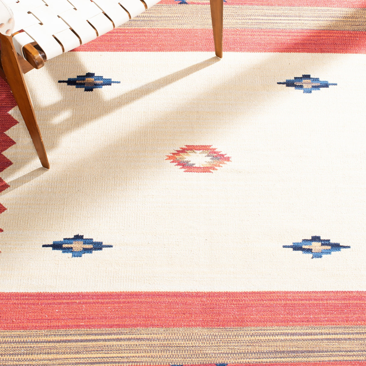 Safavieh Montauk Mtk552A Blue/Red Rugs.