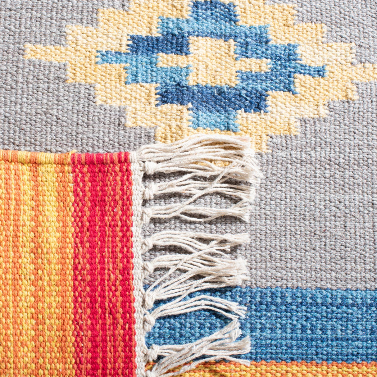 Safavieh Montauk Mtk555M Blue/Red Rugs.