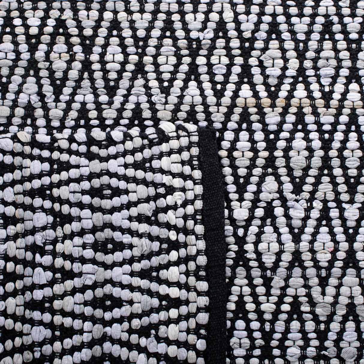 Safavieh Montauk Mtk621F Grey/Black Rugs.