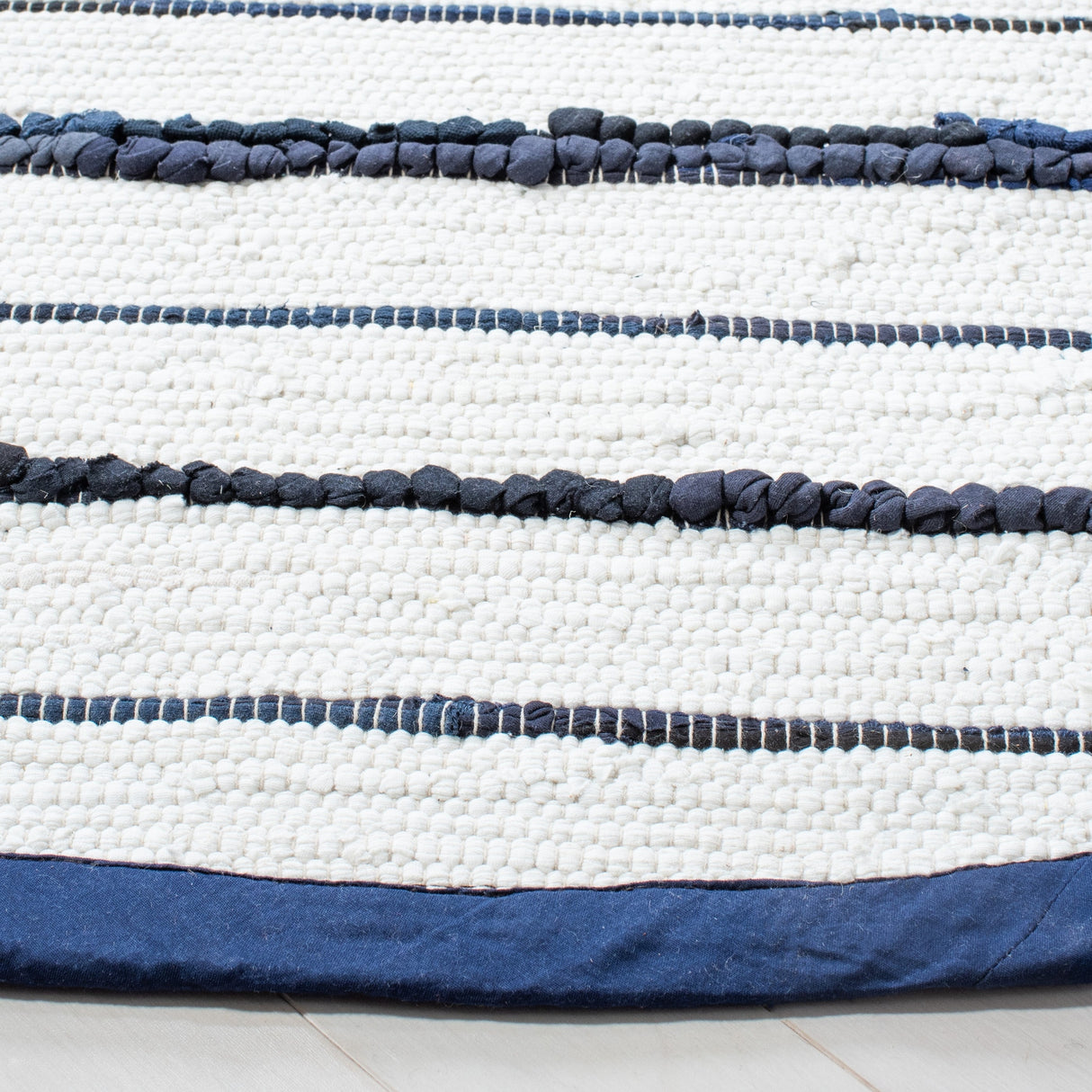 Safavieh Montauk Mtk623N Navy/Ivory Rugs.