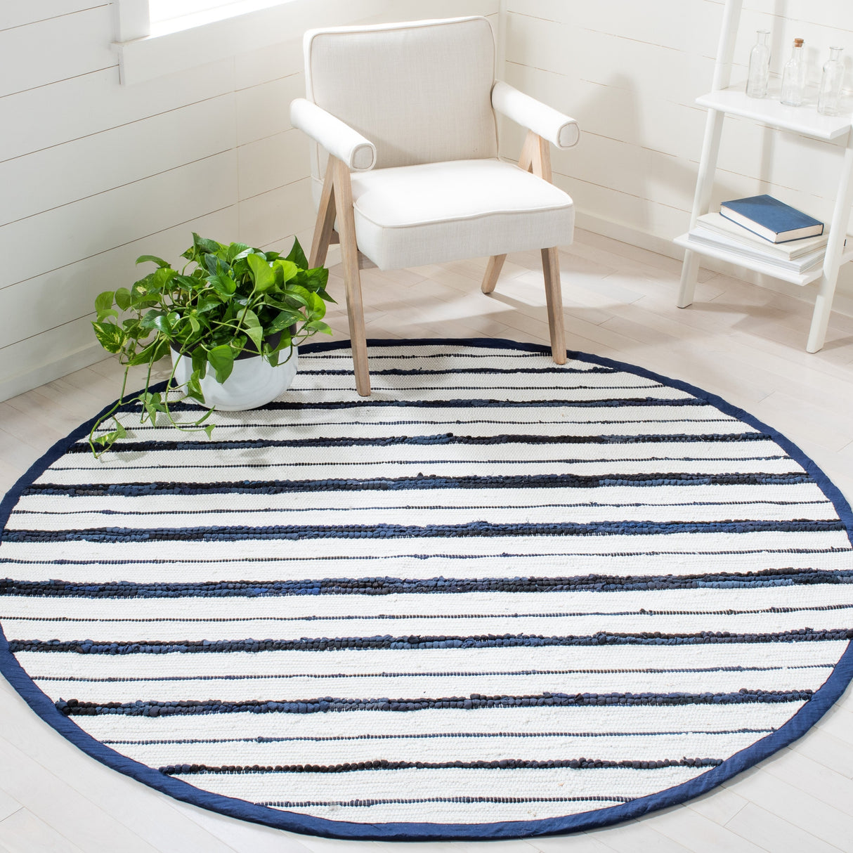 Safavieh Montauk Mtk623N Navy/Ivory Rugs.
