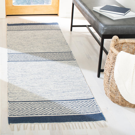 Safavieh Montauk Mtk651N Ivory/Navy Area Rug