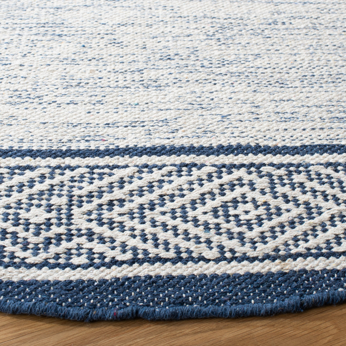 Safavieh Montauk Mtk651N Ivory/Navy Rugs.