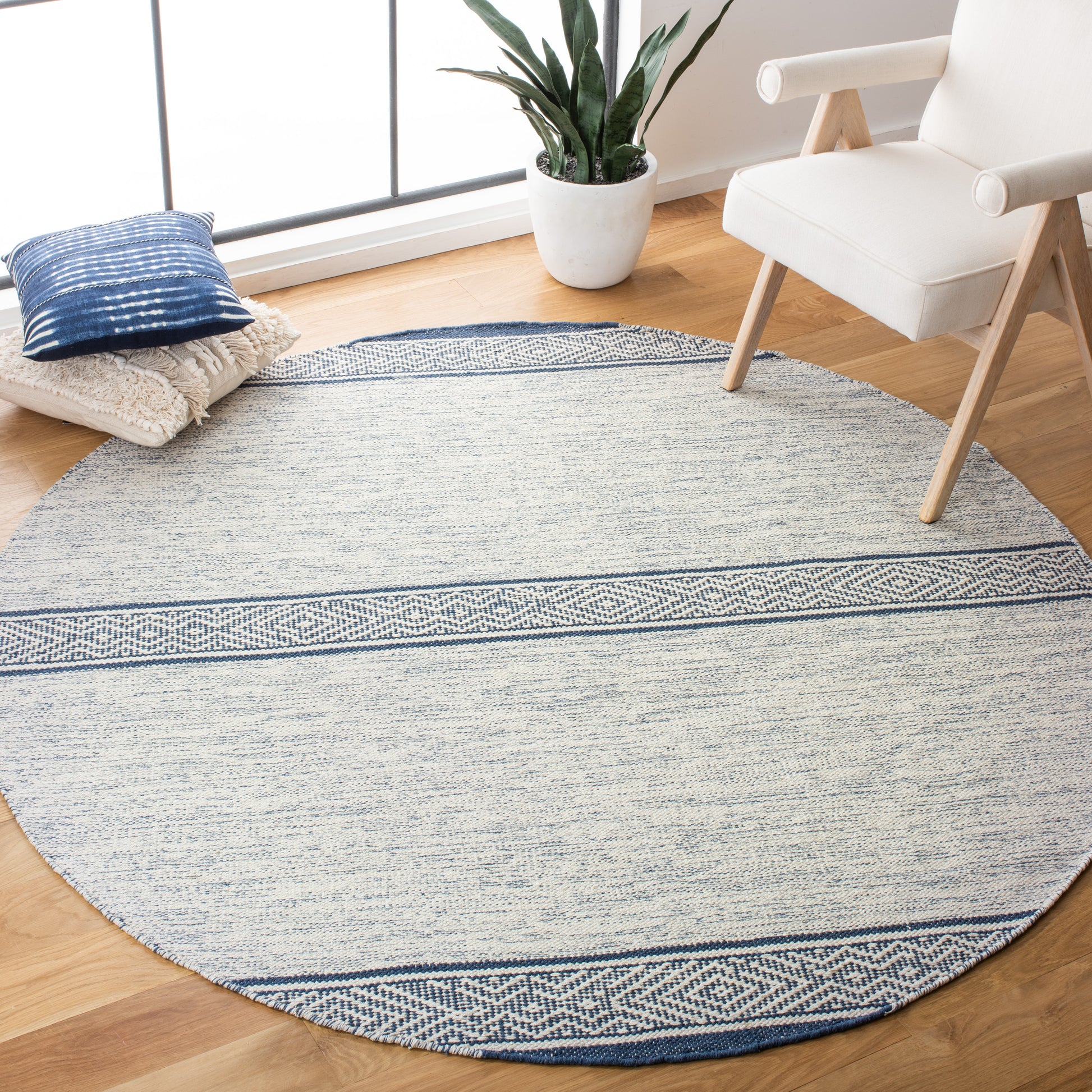 Safavieh Montauk Mtk651N Ivory/Navy Area Rug