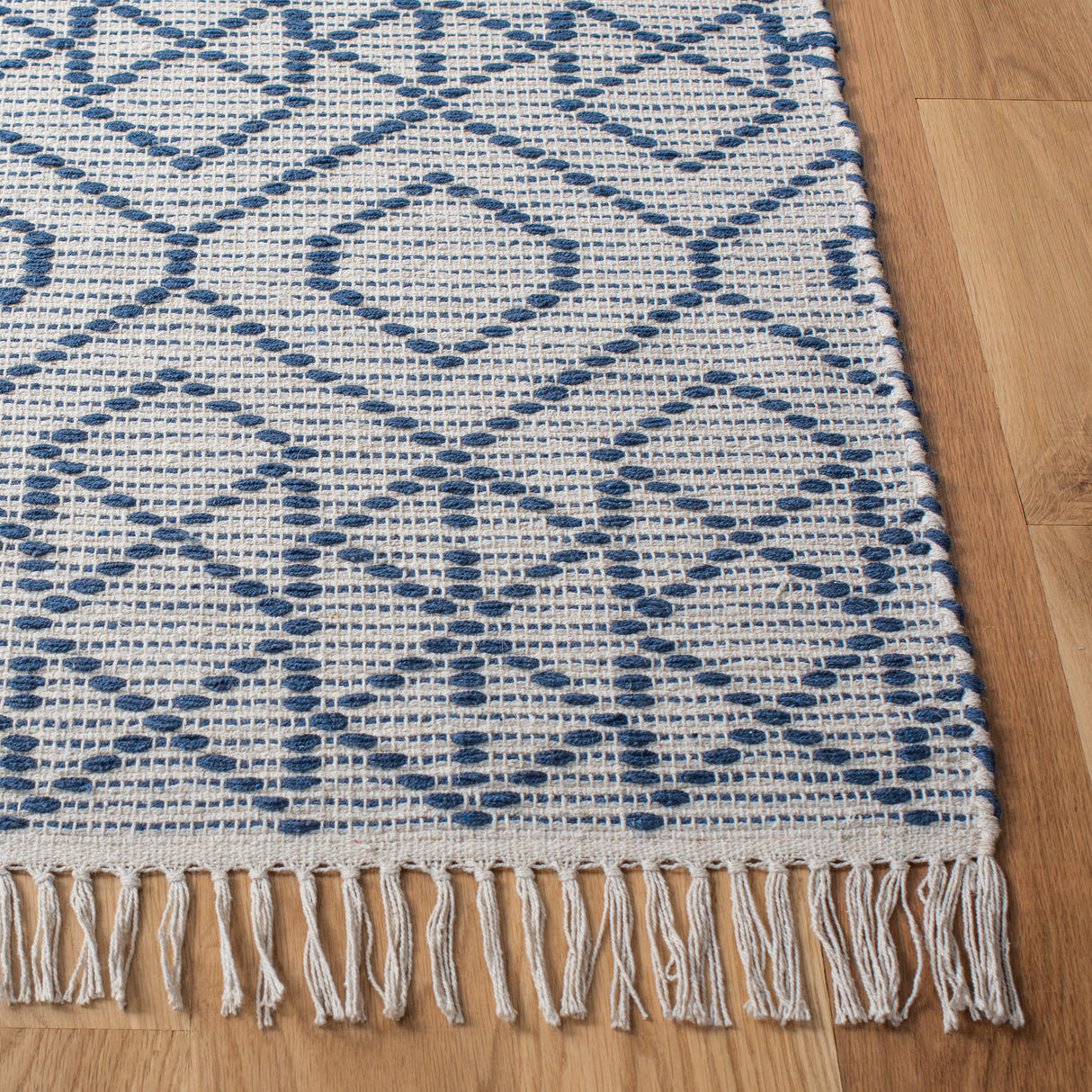 Safavieh Montauk Mtk652N Navy/Beige Rugs.