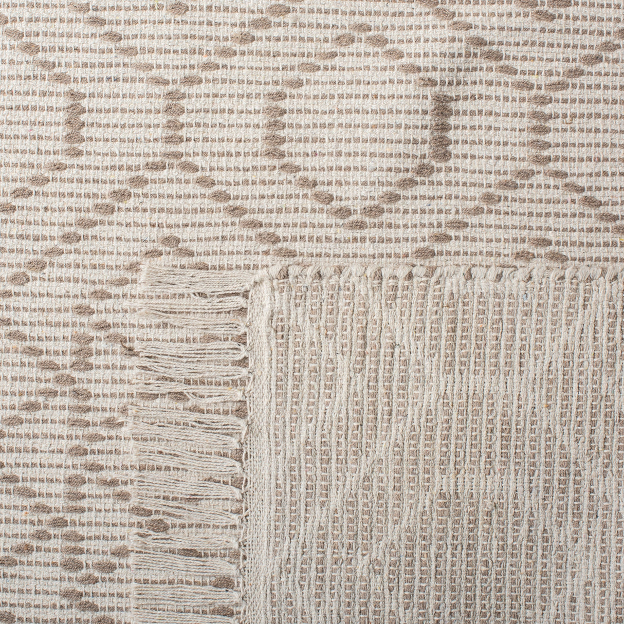 Safavieh Montauk Mtk652T Brown/Beige Rugs.