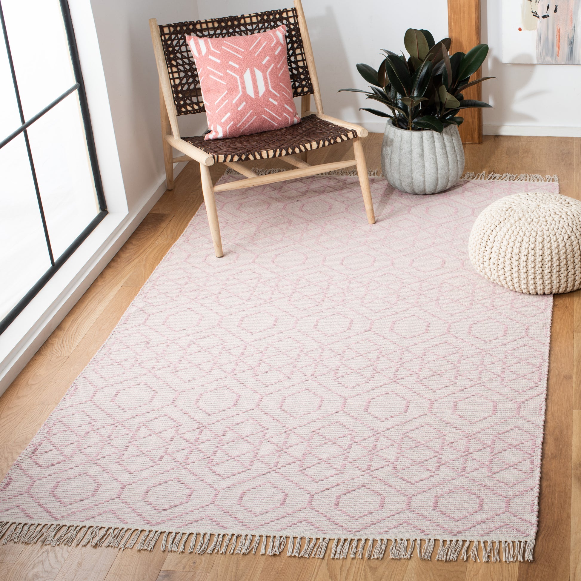 Safavieh Montauk Mtk652U Pink/Ivory Area Rug