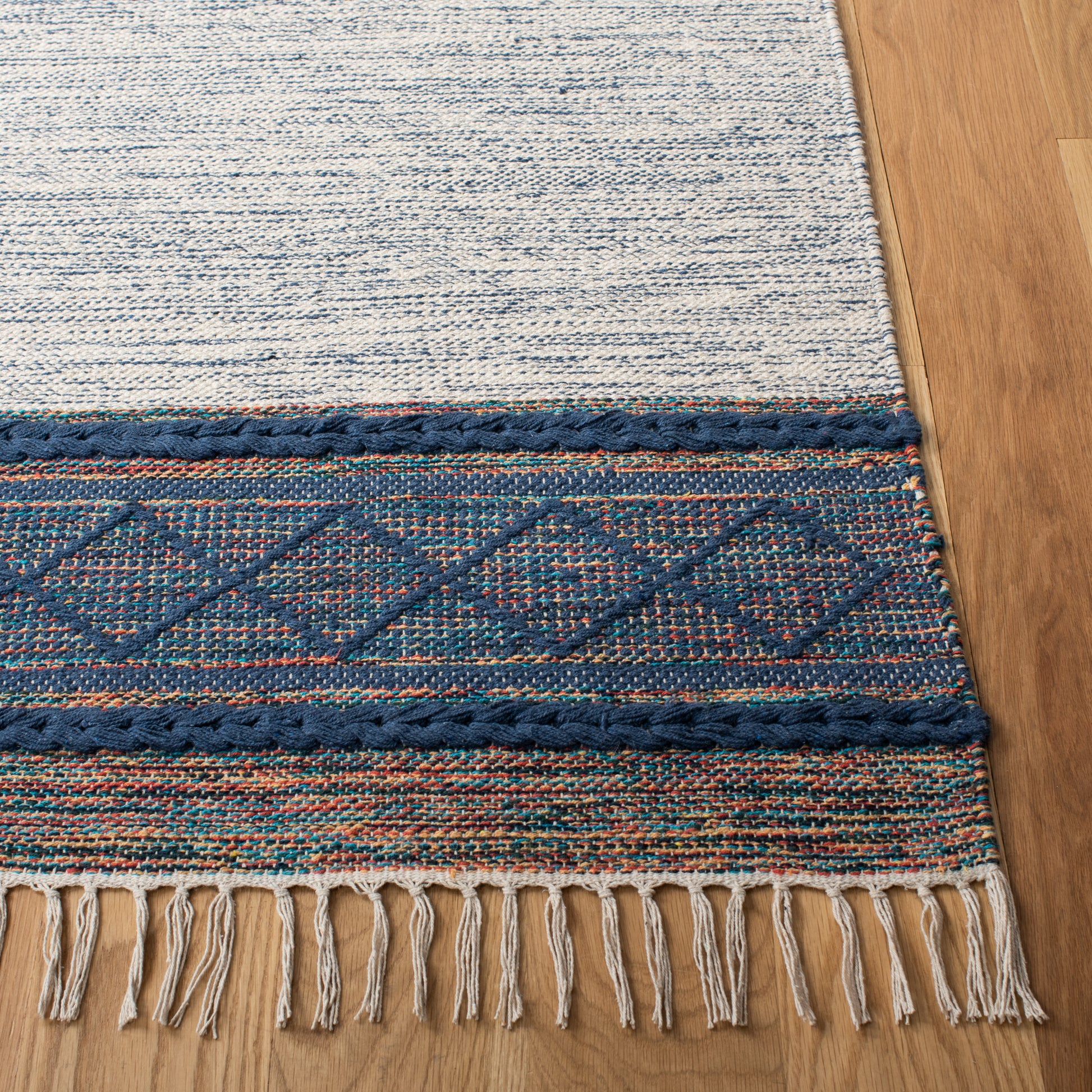 Safavieh Montauk Mtk653N Navy/Beige Area Rug