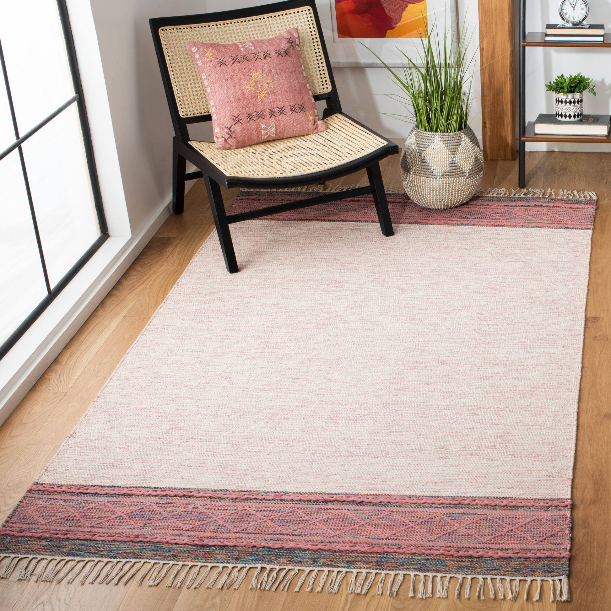 Safavieh Montauk Mtk653U Pink/Beige Area Rug