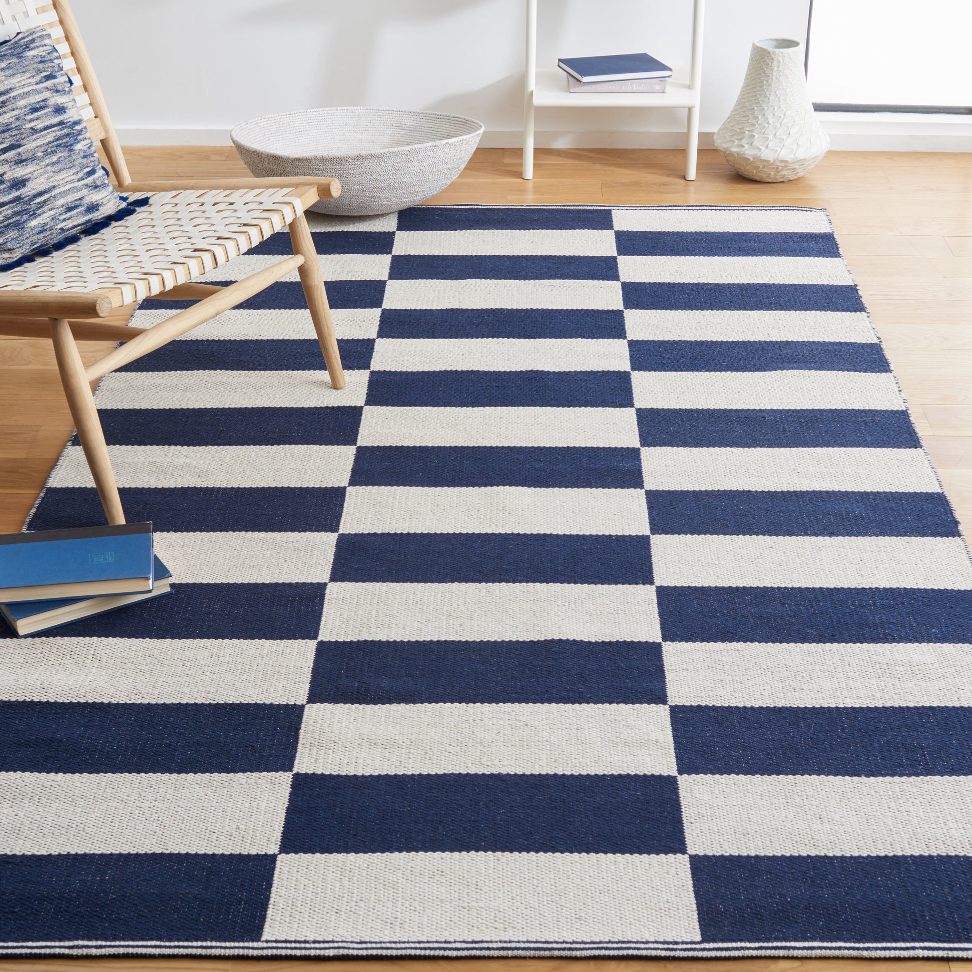 Safavieh Montauk Mtk705N Navy/Ivory Area Rug