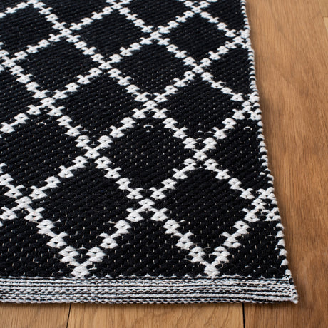 Safavieh Montauk Mtk706Z Black/Ivory Rug.