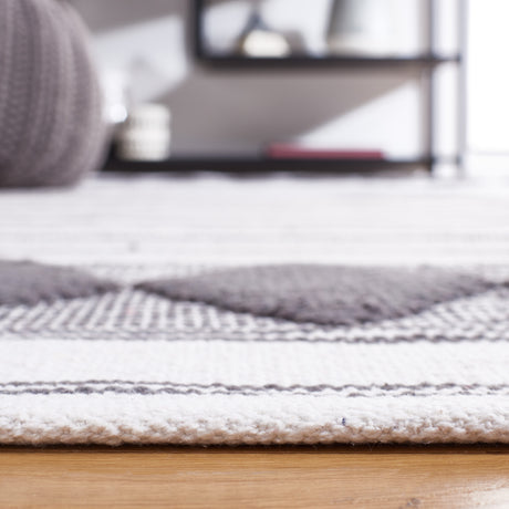 Safavieh Montauk Mtk708H Dark Grey/Ivory Rug.