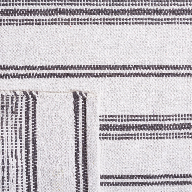 Safavieh Montauk Mtk708H Dark Grey/Ivory Rug.