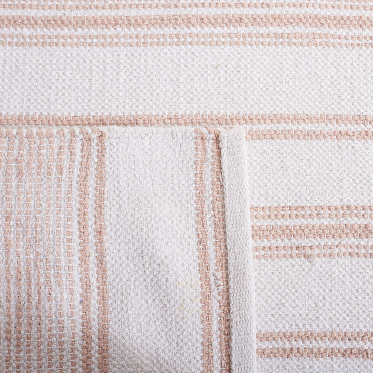 Safavieh Montauk Mtk708U Pink/Ivory Rug.