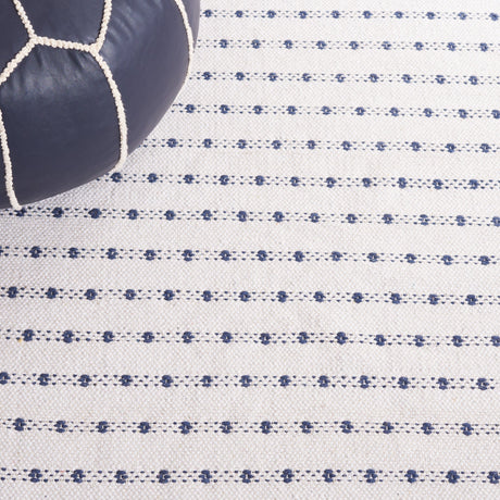 Safavieh Montauk Mtk714N Navy/Ivory Rug.