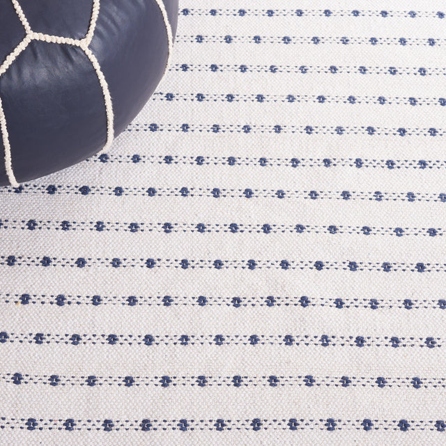 Safavieh Montauk Mtk714N Navy/Ivory Rug.