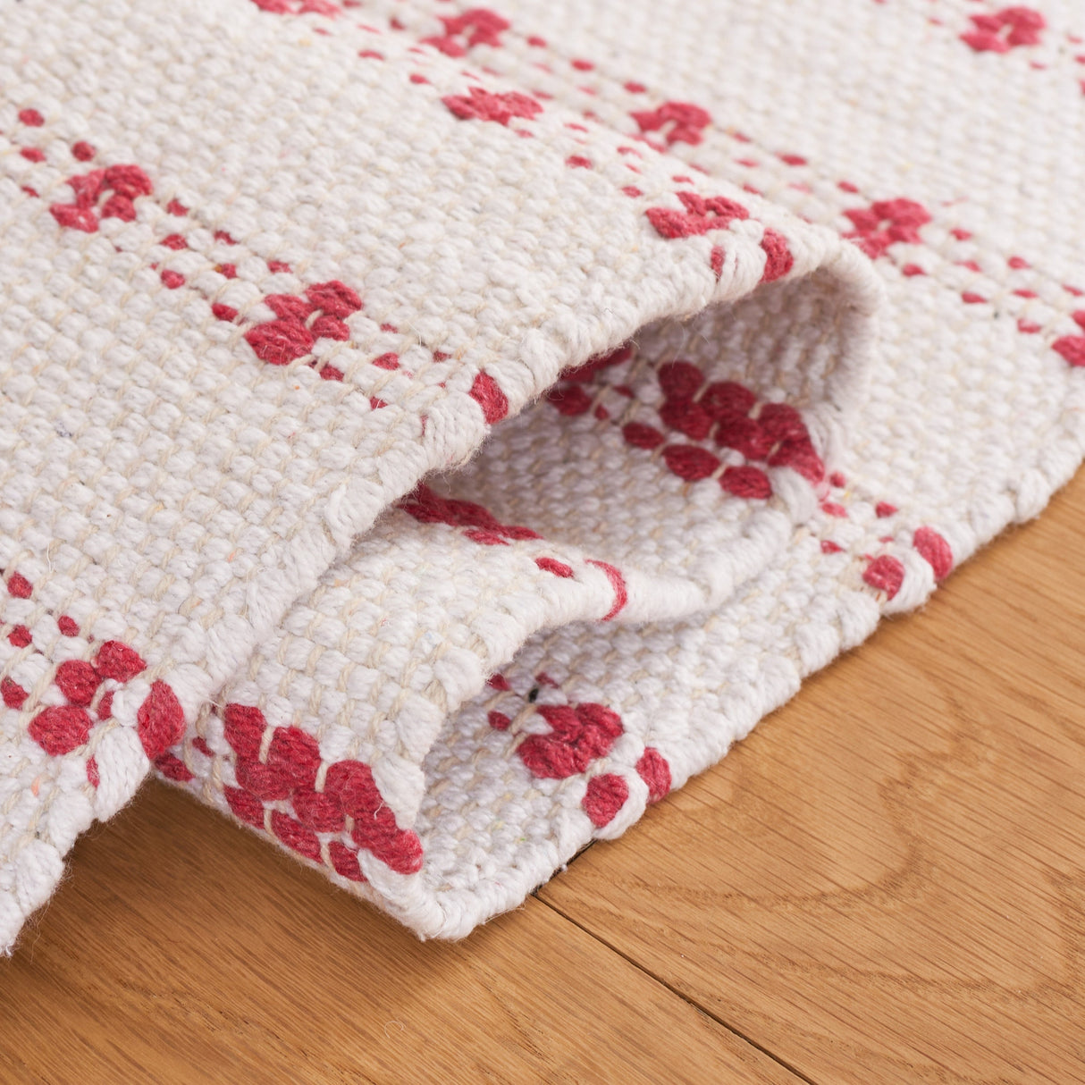 Safavieh Montauk Mtk714Q Red/Ivory Rug.