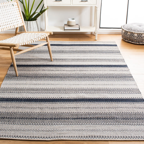 Safavieh Montauk Mtk851H Grey/Black Rug.