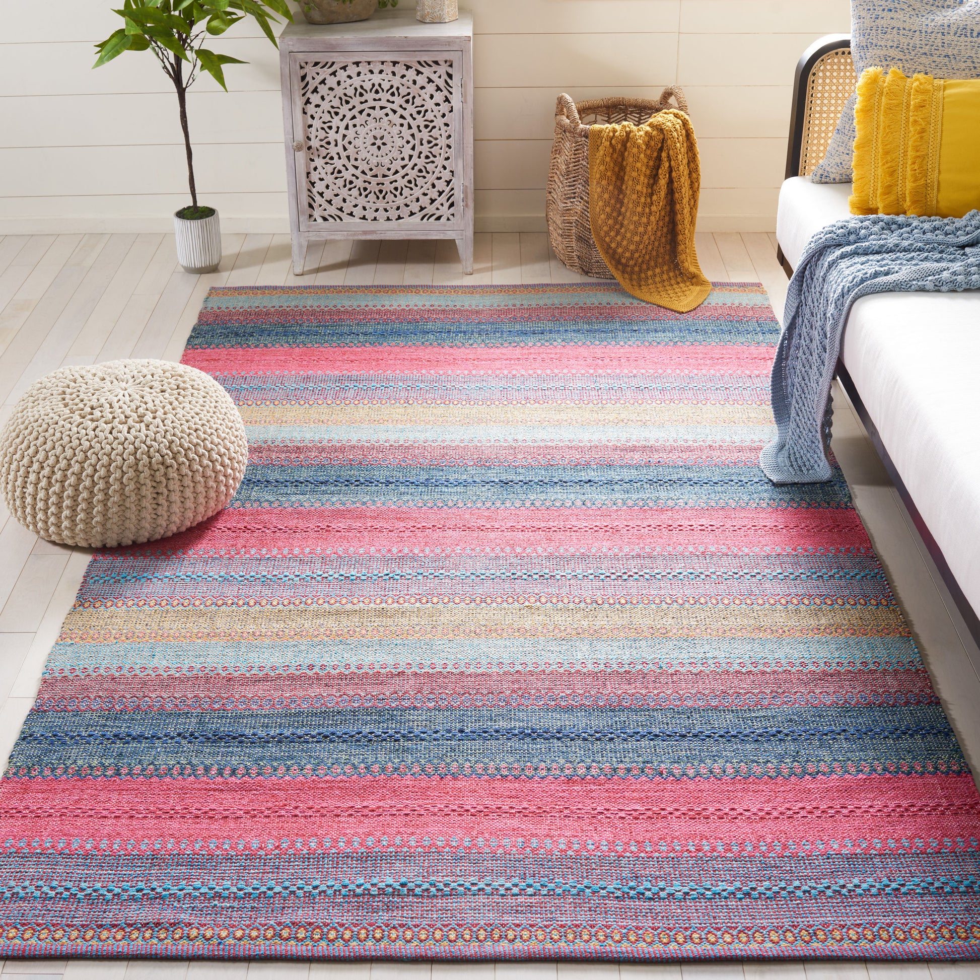 Safavieh Montauk Mtk851Q Red/Blue Area Rug