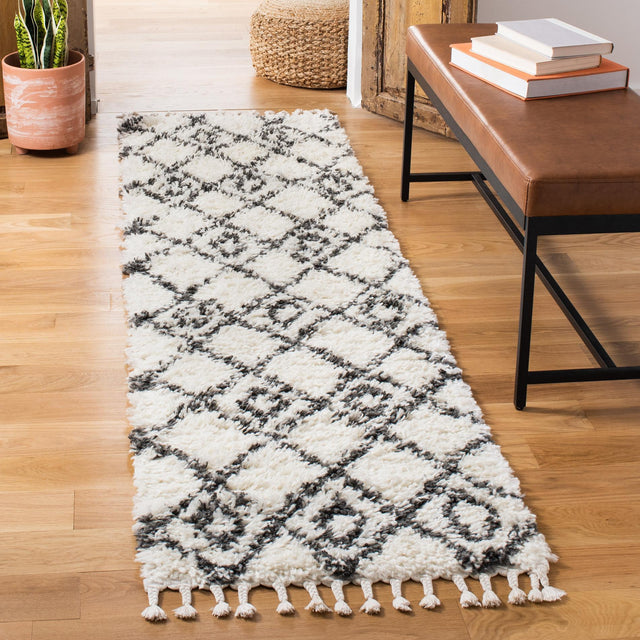 Safavieh Moroccan Tassel Shag Mts335A Ivory/Dark Grey Rug.