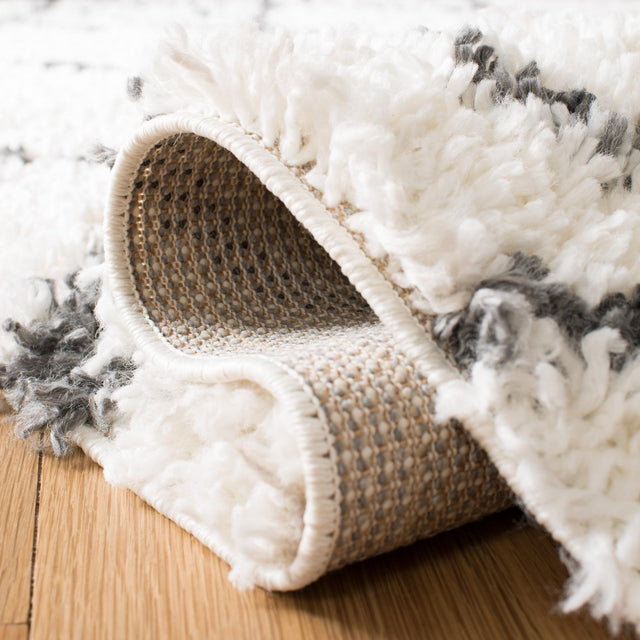 Safavieh Moroccan Tassel Shag Mts335A Ivory/Dark Grey Rug.