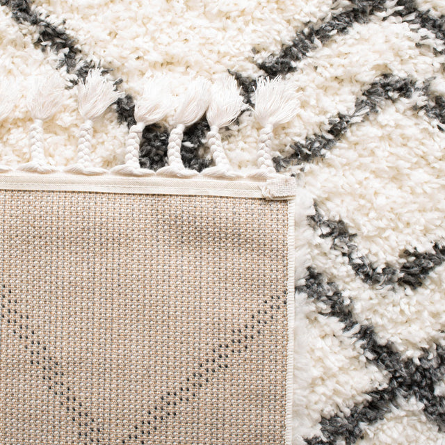 Safavieh Moroccan Tassel Shag Mts335A Ivory/Dark Grey Rug.
