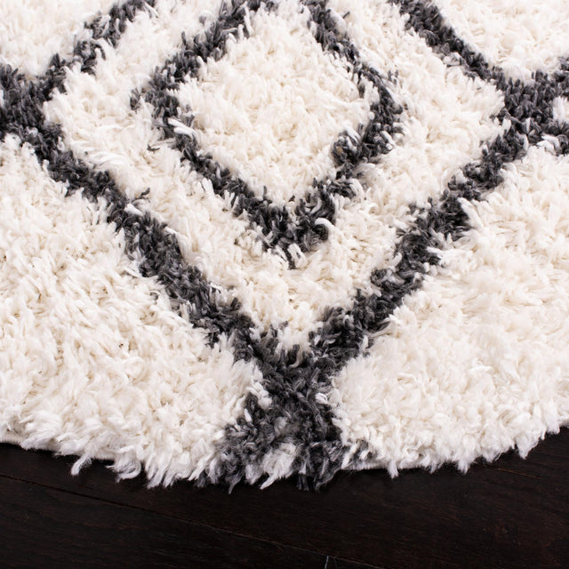 Safavieh Moroccan Tassel Shag Mts335A Ivory/Dark Grey Rug.