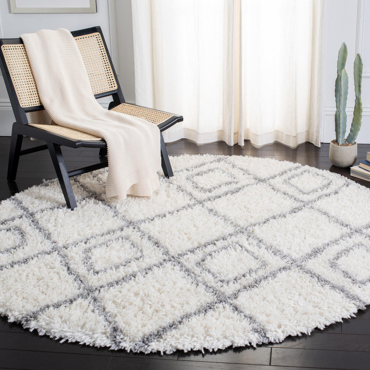 Safavieh Moroccan Tassel Shag Mts335B Ivory/Light Grey Rug.
