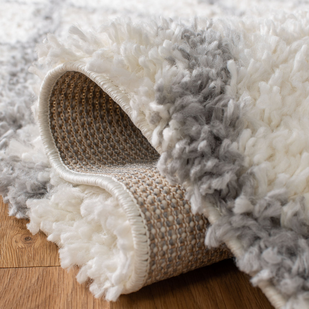 Safavieh Moroccan Tassel Shag Mts358B Ivory/Light Grey Rug.