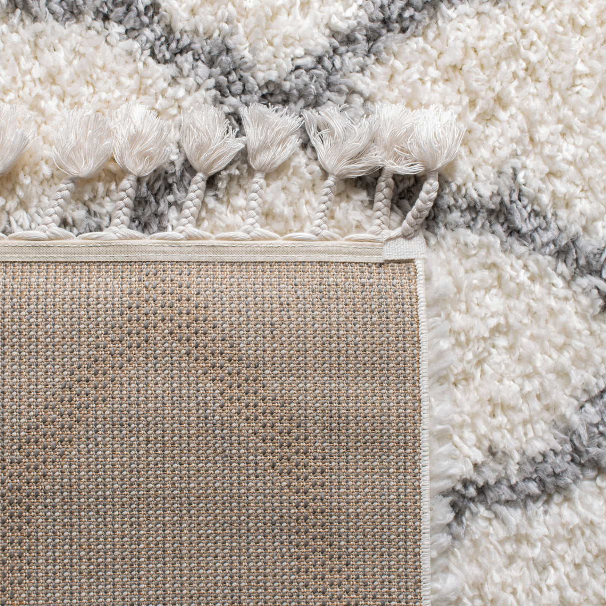 Safavieh Moroccan Tassel Shag Mts358B Ivory/Light Grey Rug.